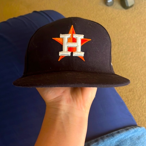 Astros hat barely worn - Picture 1 of 1